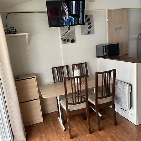 Mobil-Home 4/6 Personnes , Terrasse Couverte ,Piscine Chauffee . Biville-sur-Mer Exterior foto